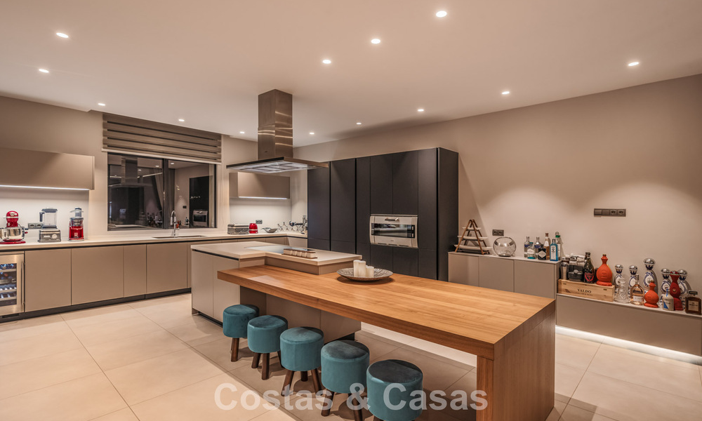 Villa de luxe moderniste avec vue sur la mer à vendre dans le quartier exclusif et sécurisé d'El Madroñal, Marbella - Benahavis 775884