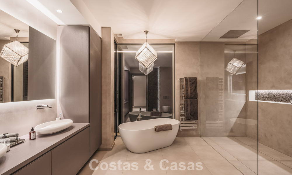 Villa de luxe moderniste avec vue sur la mer à vendre dans le quartier exclusif et sécurisé d'El Madroñal, Marbella - Benahavis 775887