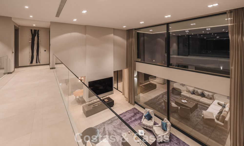 Villa de luxe moderniste avec vue sur la mer à vendre dans le quartier exclusif et sécurisé d'El Madroñal, Marbella - Benahavis 775889