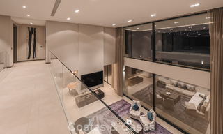 Villa de luxe moderniste avec vue sur la mer à vendre dans le quartier exclusif et sécurisé d'El Madroñal, Marbella - Benahavis 775889 