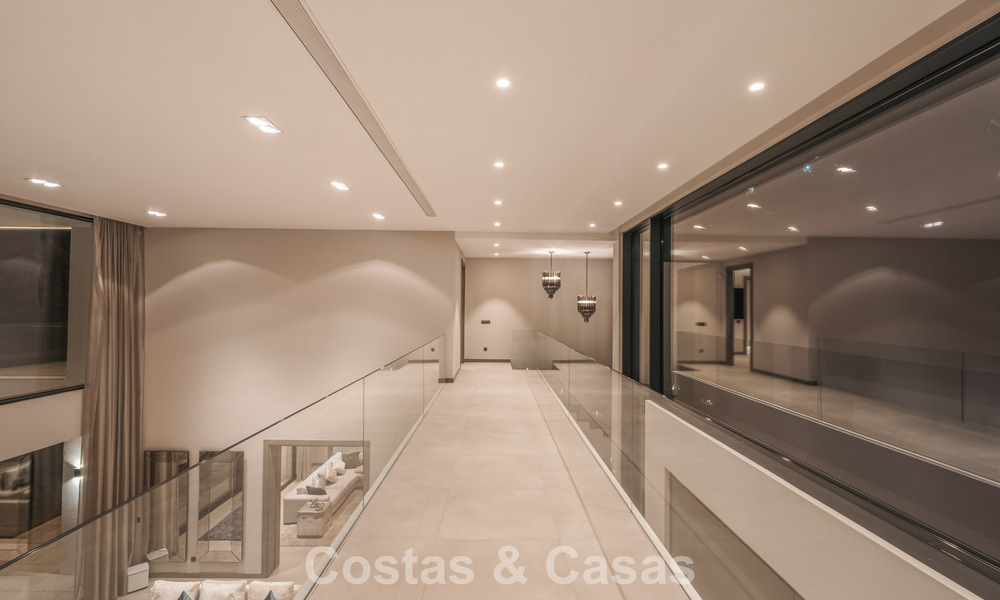 Villa de luxe moderniste avec vue sur la mer à vendre dans le quartier exclusif et sécurisé d'El Madroñal, Marbella - Benahavis 775890