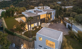 Villa de luxe moderniste avec vue sur la mer à vendre dans le quartier exclusif et sécurisé d'El Madroñal, Marbella - Benahavis 775894 