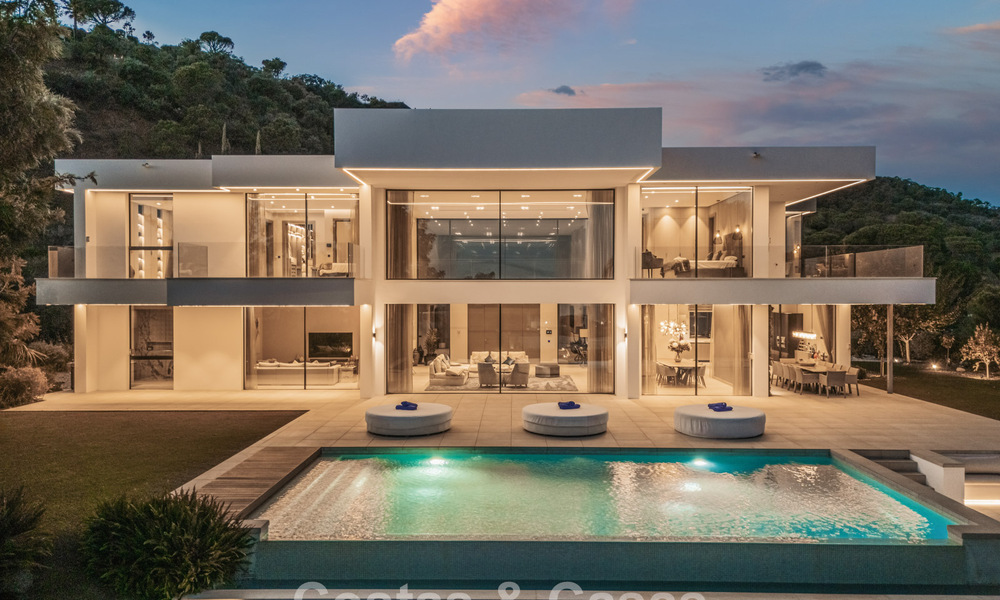 Villa de luxe moderniste avec vue sur la mer à vendre dans le quartier exclusif et sécurisé d'El Madroñal, Marbella - Benahavis 775895