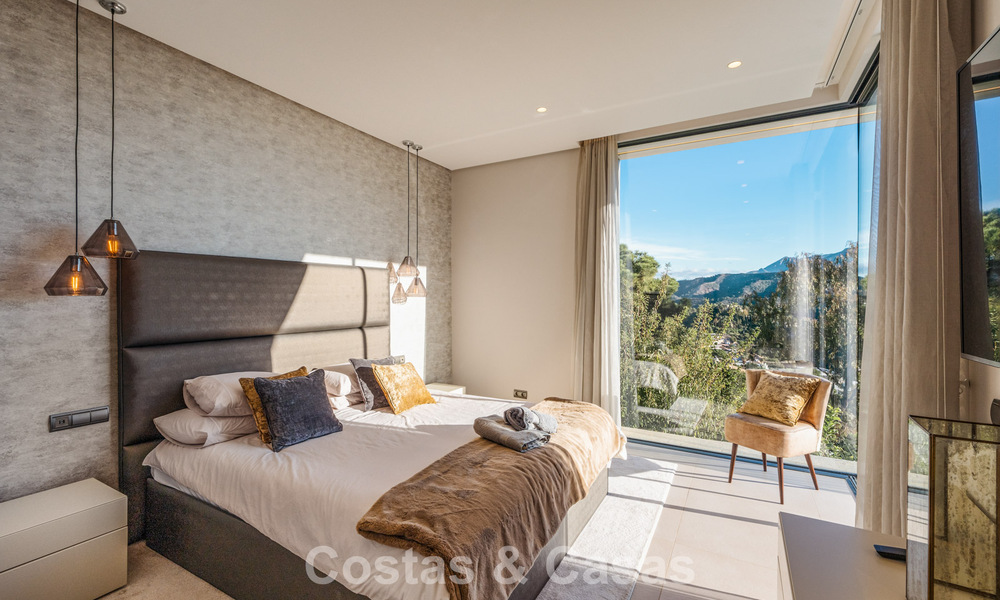 Villa de luxe moderniste avec vue sur la mer à vendre dans le quartier exclusif et sécurisé d'El Madroñal, Marbella - Benahavis 775896