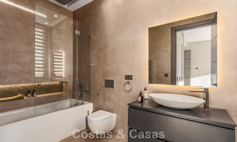 Villa de luxe moderniste avec vue sur la mer à vendre dans le quartier exclusif et sécurisé d'El Madroñal, Marbella - Benahavis 775898