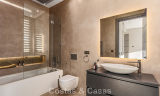 Villa de luxe moderniste avec vue sur la mer à vendre dans le quartier exclusif et sécurisé d'El Madroñal, Marbella - Benahavis 775898 