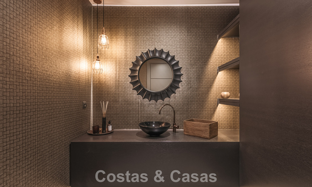 Villa de luxe moderniste avec vue sur la mer à vendre dans le quartier exclusif et sécurisé d'El Madroñal, Marbella - Benahavis 775901