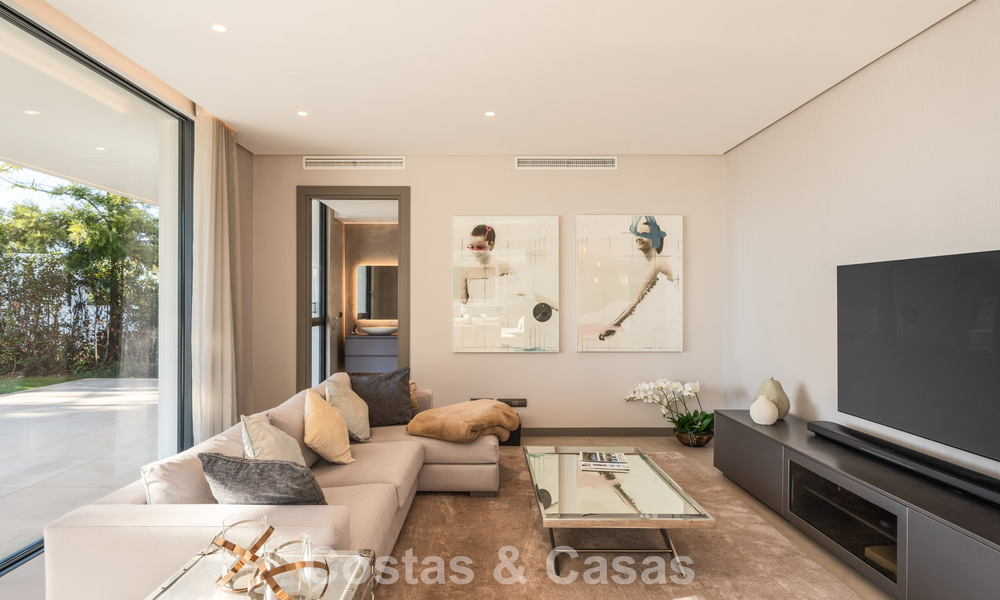 Villa de luxe moderniste avec vue sur la mer à vendre dans le quartier exclusif et sécurisé d'El Madroñal, Marbella - Benahavis 775903