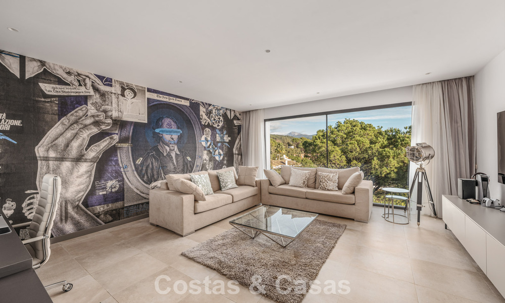 Villa de luxe moderniste avec vue sur la mer à vendre dans le quartier exclusif et sécurisé d'El Madroñal, Marbella - Benahavis 775904