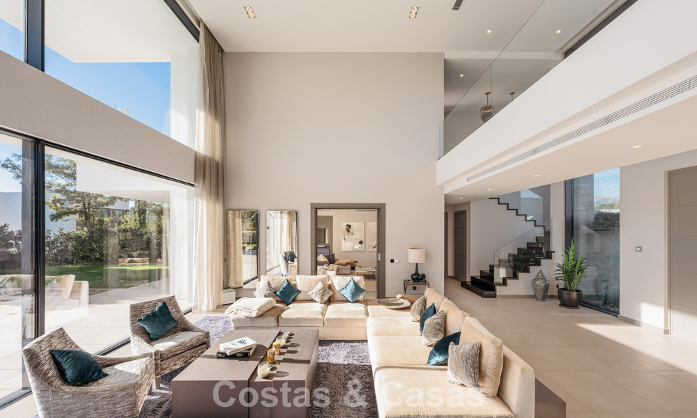 Villa de luxe moderniste avec vue sur la mer à vendre dans le quartier exclusif et sécurisé d'El Madroñal, Marbella - Benahavis 775908