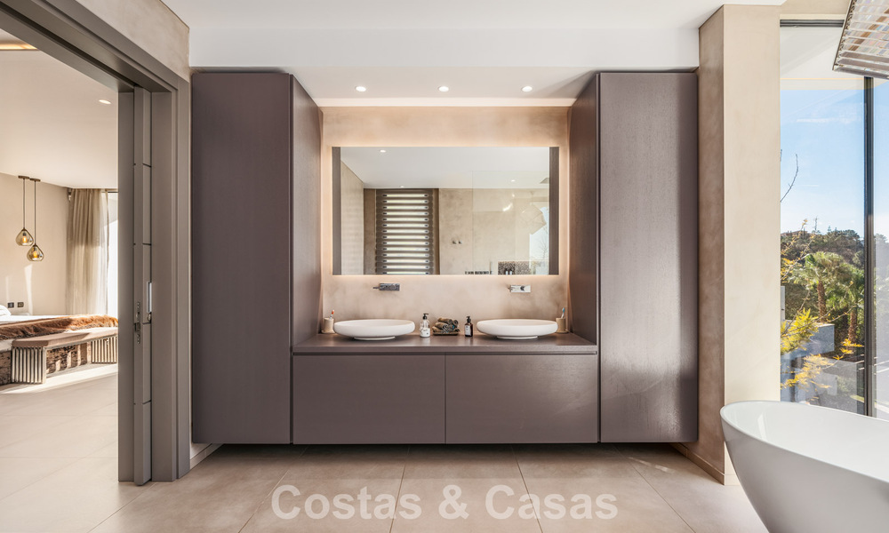 Villa de luxe moderniste avec vue sur la mer à vendre dans le quartier exclusif et sécurisé d'El Madroñal, Marbella - Benahavis 775912