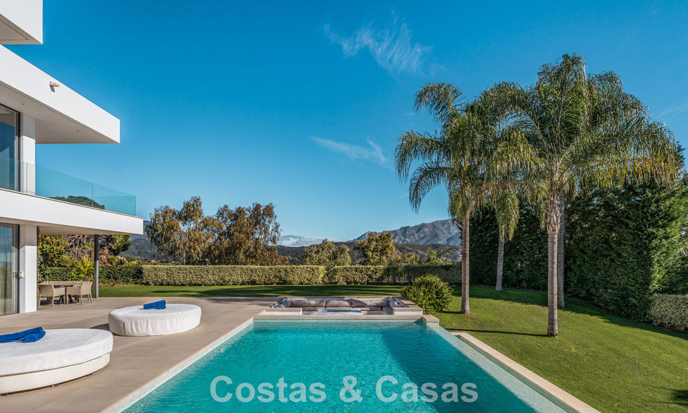 Villa de luxe moderniste avec vue sur la mer à vendre dans le quartier exclusif et sécurisé d'El Madroñal, Marbella - Benahavis 775920