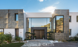 Villa de luxe moderniste avec vue sur la mer à vendre dans le quartier exclusif et sécurisé d'El Madroñal, Marbella - Benahavis 775922 