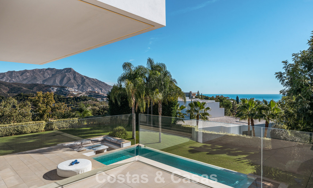 Villa de luxe moderniste avec vue sur la mer à vendre dans le quartier exclusif et sécurisé d'El Madroñal, Marbella - Benahavis 775923