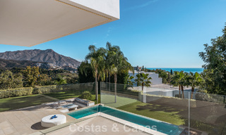 Villa de luxe moderniste avec vue sur la mer à vendre dans le quartier exclusif et sécurisé d'El Madroñal, Marbella - Benahavis 775923 