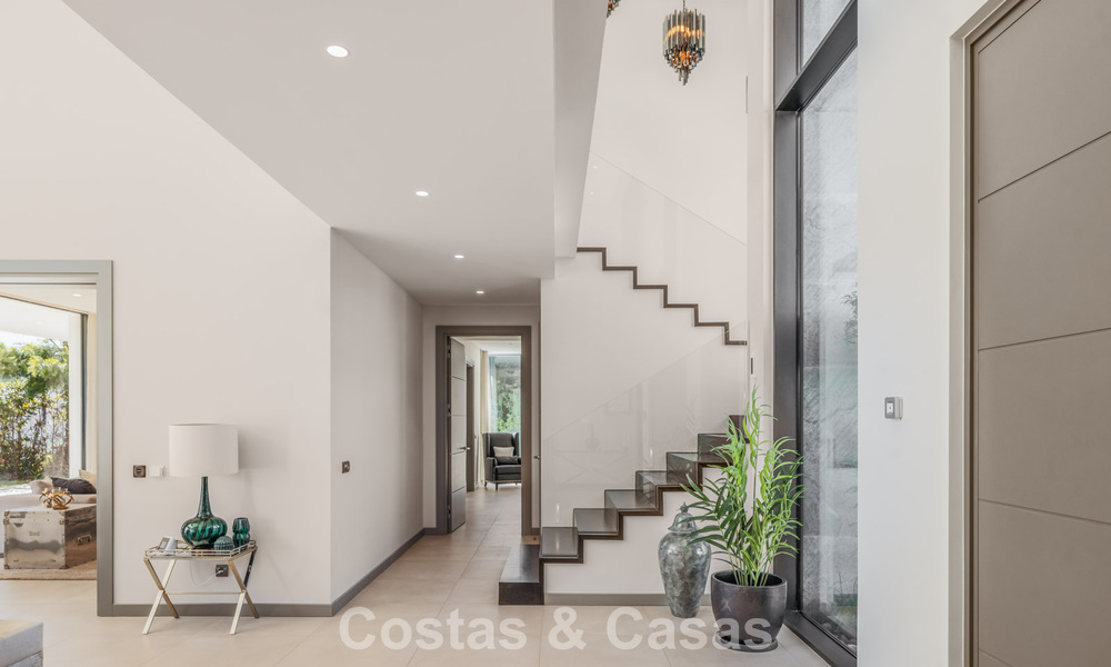 Villa de luxe moderniste avec vue sur la mer à vendre dans le quartier exclusif et sécurisé d'El Madroñal, Marbella - Benahavis 775926