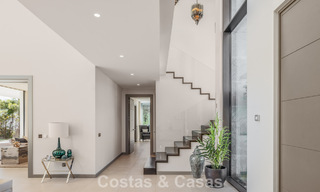 Villa de luxe moderniste avec vue sur la mer à vendre dans le quartier exclusif et sécurisé d'El Madroñal, Marbella - Benahavis 775926 