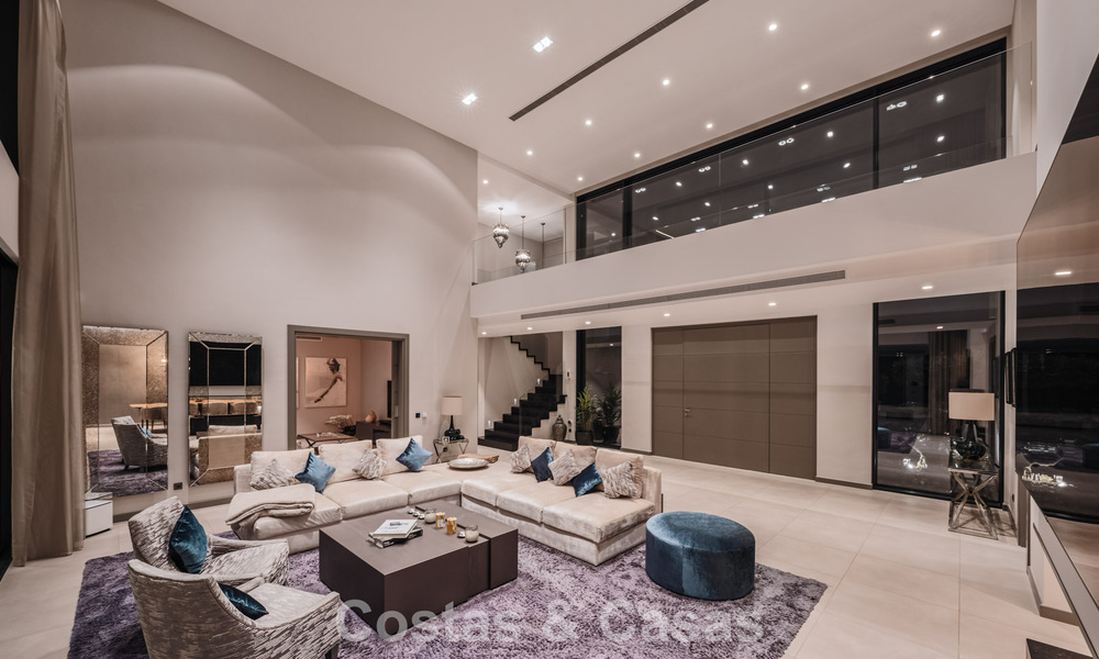 Villa de luxe moderniste avec vue sur la mer à vendre dans le quartier exclusif et sécurisé d'El Madroñal, Marbella - Benahavis 775931