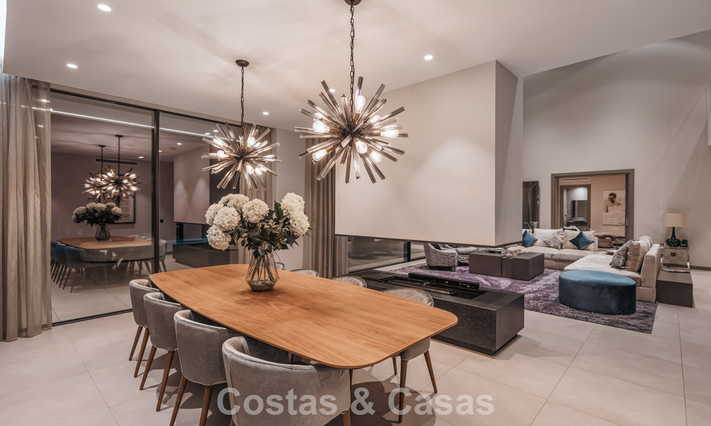 Villa de luxe moderniste avec vue sur la mer à vendre dans le quartier exclusif et sécurisé d'El Madroñal, Marbella - Benahavis 775932