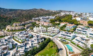 Nouveaux appartements spacieux avec vue sur le golf et la mer dans un style architectural avant-gardiste à vendre à l'est de Marbella 776193 