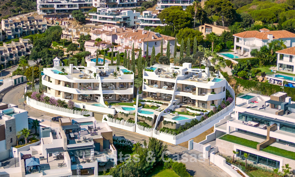 Nouveaux appartements spacieux avec vue sur le golf et la mer dans un style architectural avant-gardiste à vendre à l'est de Marbella 776199