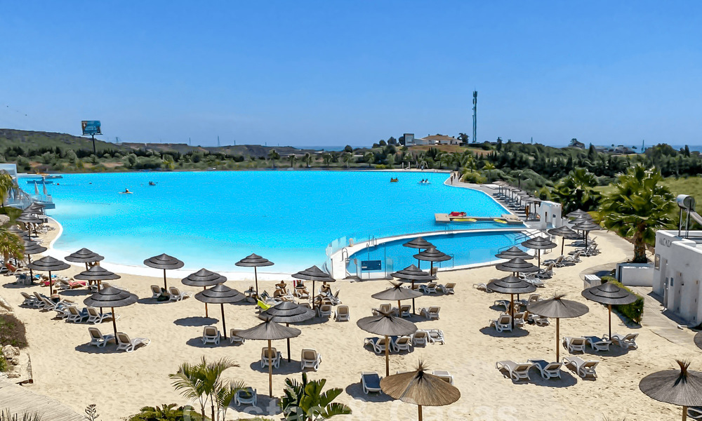 Appartements élégants sur plan à vendre à quelques pas d'un lagon artificiel sur la Costa del Sol 776180