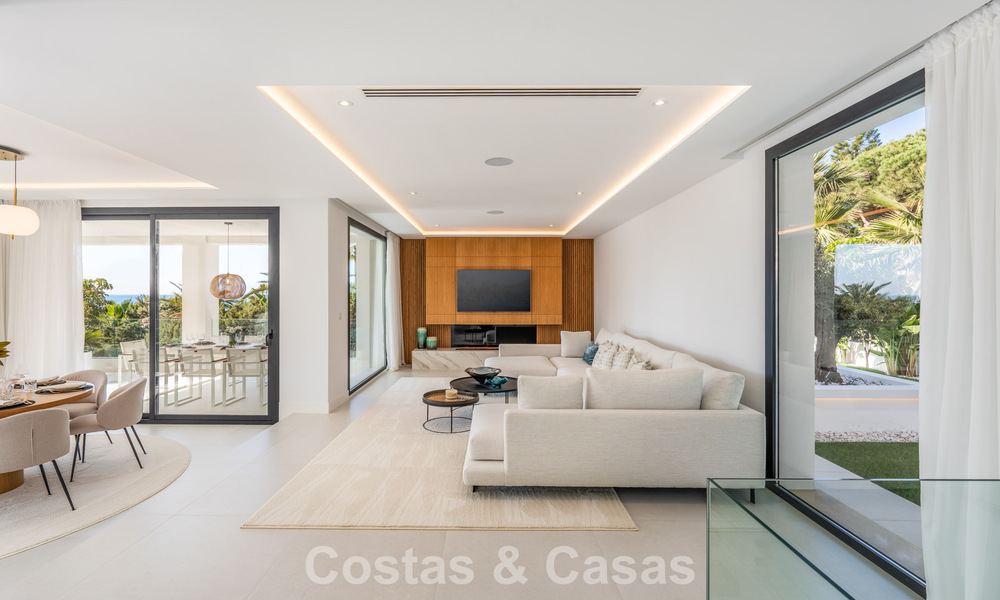 Villa luxueusement rénovée à vendre à deux pas de la plage à l'est de Marbella 776380