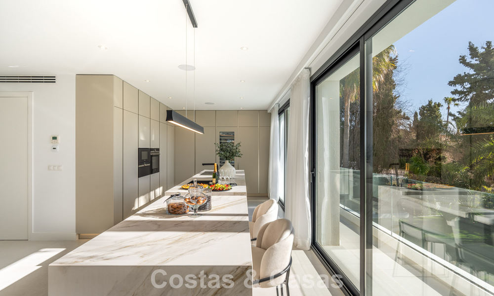 Villa luxueusement rénovée à vendre à deux pas de la plage à l'est de Marbella 776384