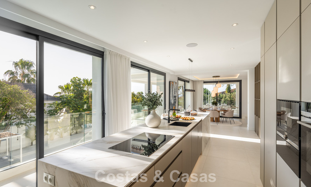 Villa luxueusement rénovée à vendre à deux pas de la plage à l'est de Marbella 776385
