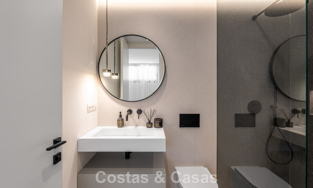 Villa luxueusement rénovée à vendre à deux pas de la plage à l'est de Marbella 776390