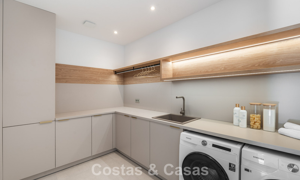 Villa luxueusement rénovée à vendre à deux pas de la plage à l'est de Marbella 776391