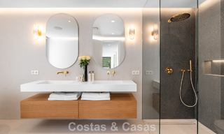 Villa luxueusement rénovée à vendre à deux pas de la plage à l'est de Marbella 776398 