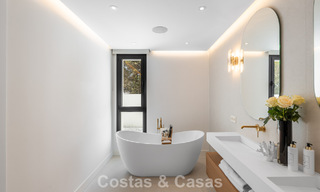 Villa luxueusement rénovée à vendre à deux pas de la plage à l'est de Marbella 776399 