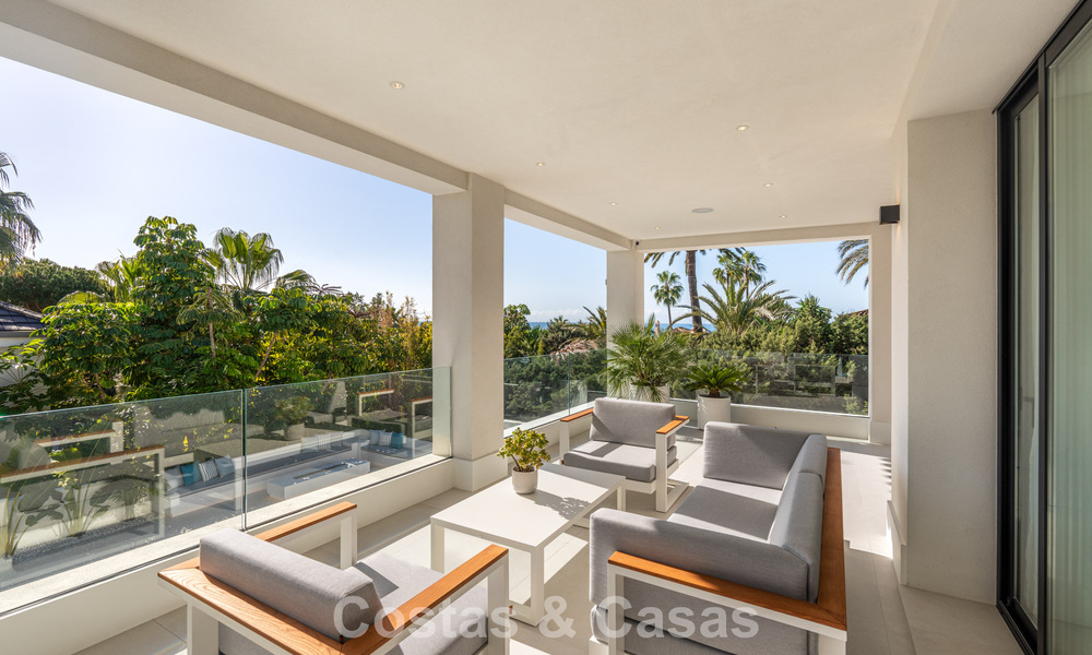 Villa luxueusement rénovée à vendre à deux pas de la plage à l'est de Marbella 776401