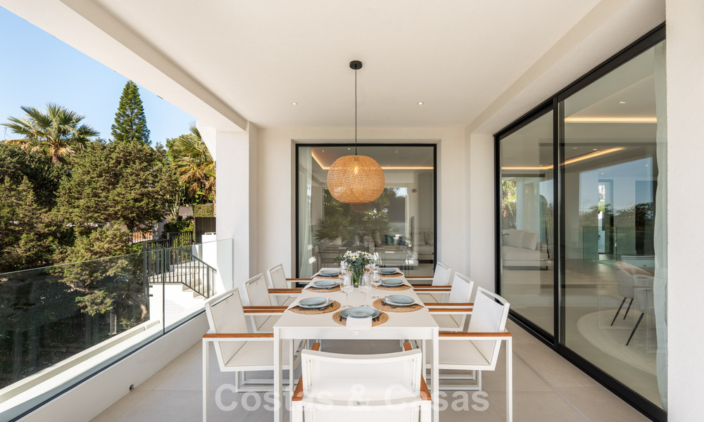 Villa luxueusement rénovée à vendre à deux pas de la plage à l'est de Marbella 776402