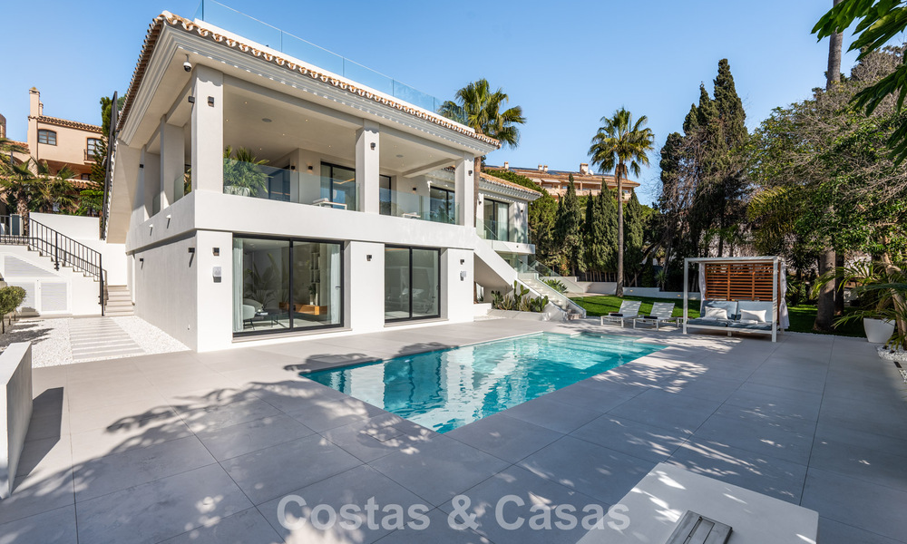 Villa luxueusement rénovée à vendre à deux pas de la plage à l'est de Marbella 776404