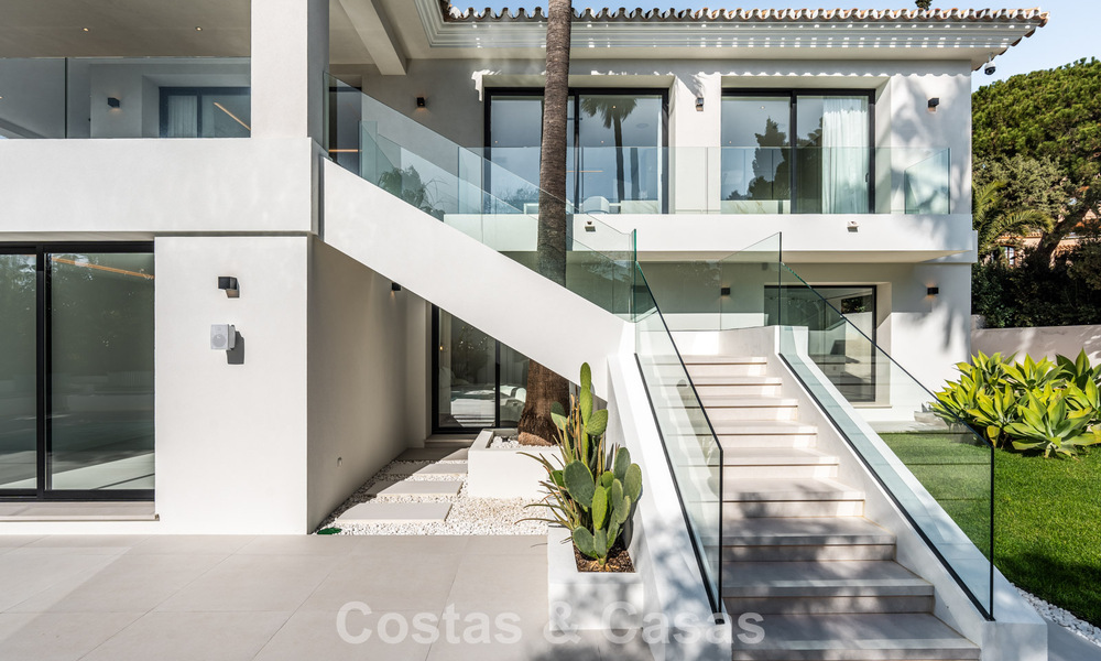 Villa luxueusement rénovée à vendre à deux pas de la plage à l'est de Marbella 776406