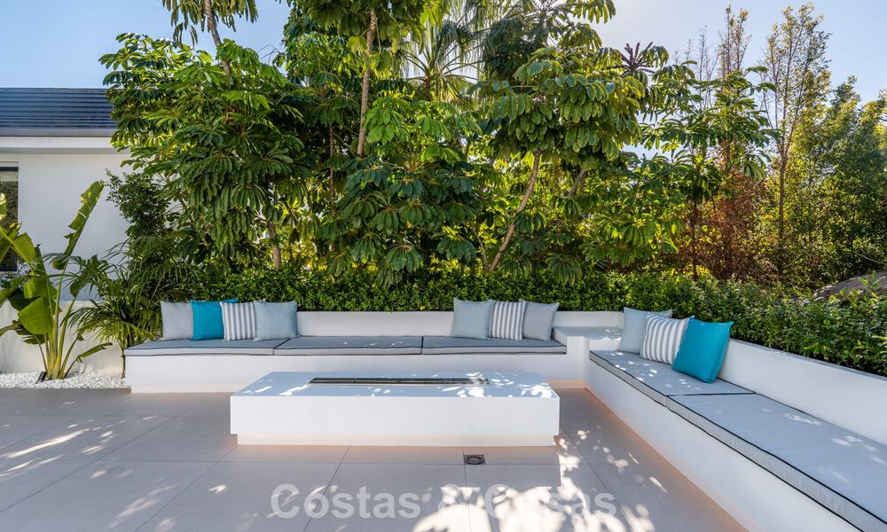 Villa luxueusement rénovée à vendre à deux pas de la plage à l'est de Marbella 776408