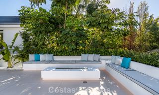 Villa luxueusement rénovée à vendre à deux pas de la plage à l'est de Marbella 776408 