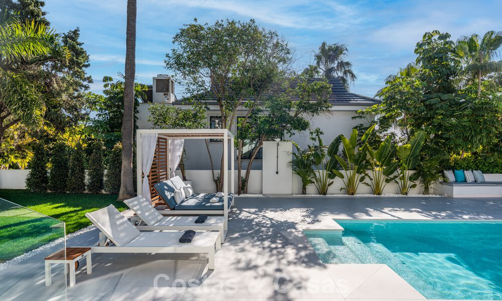 Villa luxueusement rénovée à vendre à deux pas de la plage à l'est de Marbella 776409