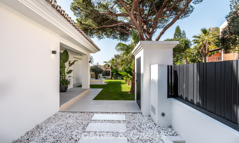 Villa luxueusement rénovée à vendre à deux pas de la plage à l'est de Marbella 776413