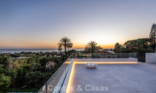 Villa luxueusement rénovée à vendre à deux pas de la plage à l'est de Marbella 776417 