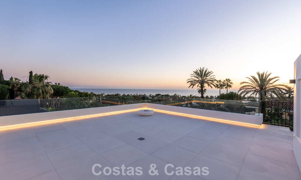 Villa luxueusement rénovée à vendre à deux pas de la plage à l'est de Marbella 776418