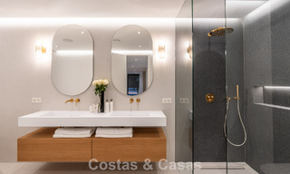 Villa luxueusement rénovée à vendre à deux pas de la plage à l'est de Marbella 776425 