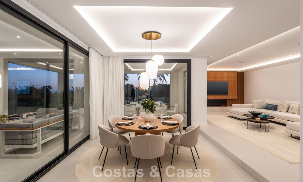 Villa luxueusement rénovée à vendre à deux pas de la plage à l'est de Marbella 776430