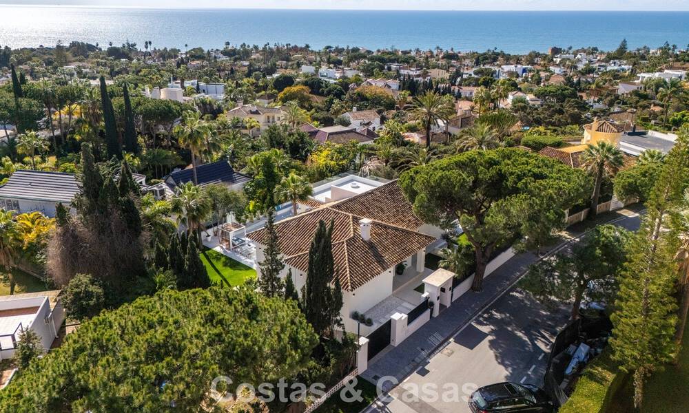 Villa luxueusement rénovée à vendre à deux pas de la plage à l'est de Marbella 776437
