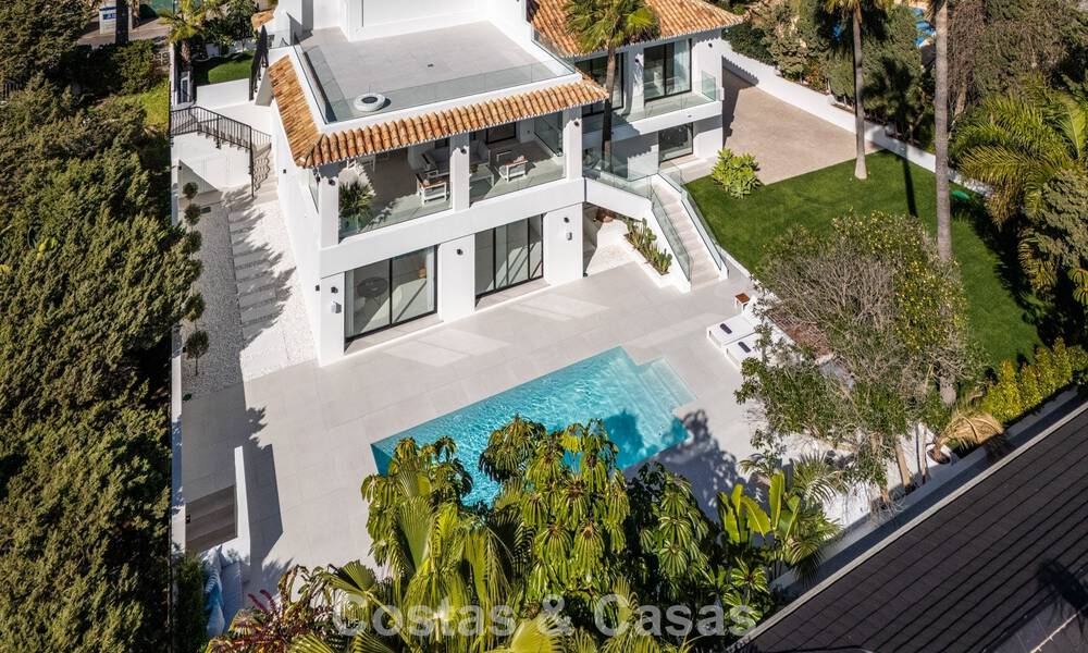Villa luxueusement rénovée à vendre à deux pas de la plage à l'est de Marbella 776441