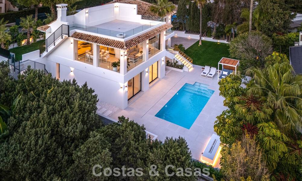 Villa luxueusement rénovée à vendre à deux pas de la plage à l'est de Marbella 776443