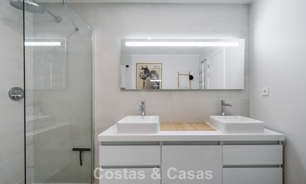 Maison à vendre, en première ligne de golf, dans une communauté fermée de Sotogrande, Costa del Sol 775986