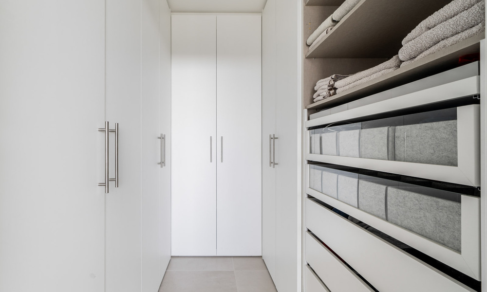 Maison à vendre, en première ligne de golf, dans une communauté fermée de Sotogrande, Costa del Sol 775988